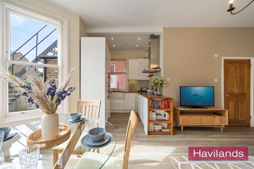 Property photo 3 of 12 Hoppers Road-8.Jpg