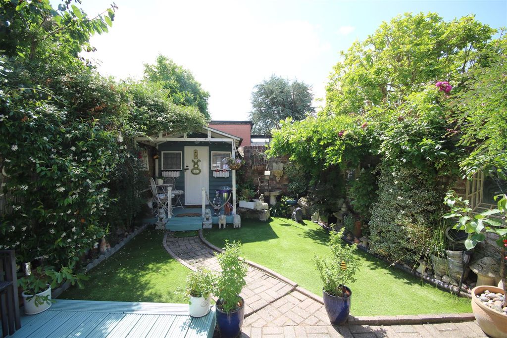 Property photo 1 of 34 Garden E.Jpg