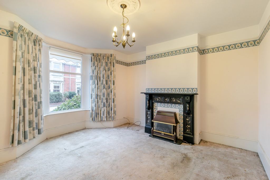 Property photo 2 of 32