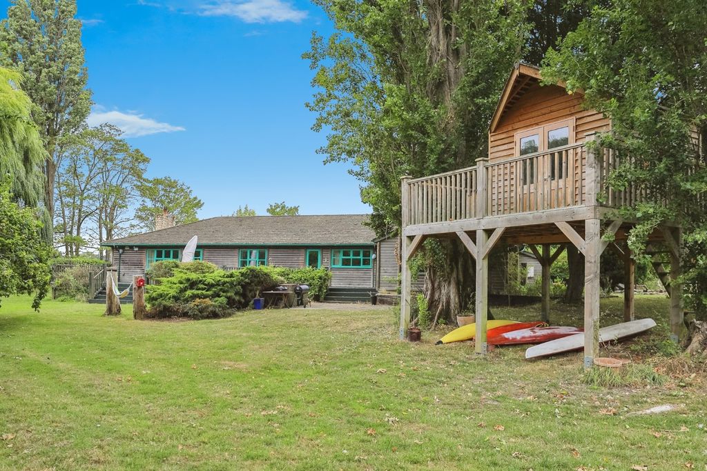 Property photo 3 of 32 Kingfisher Eight