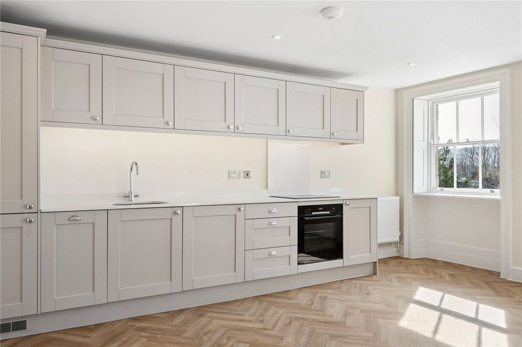 Property photo 3 of 9 Berkeley Place