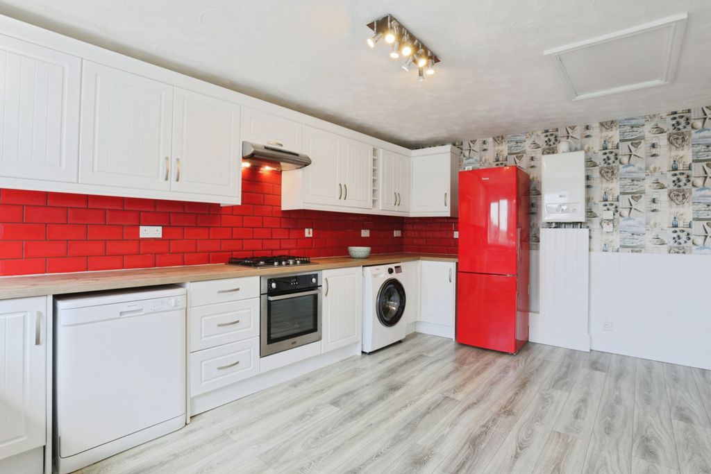 Property photo 3 of 14