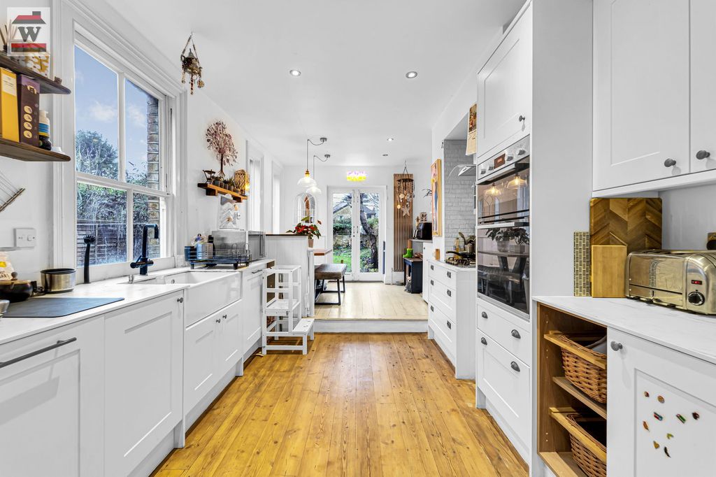 Property photo 1 of 23