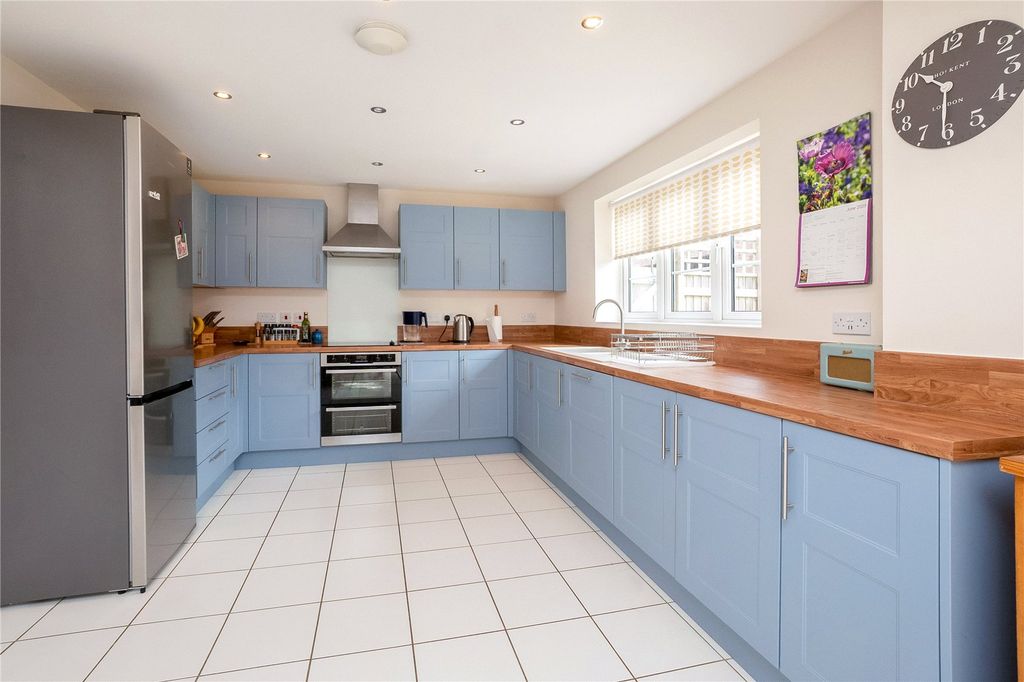 Property photo 3 of 14 Kitchen
