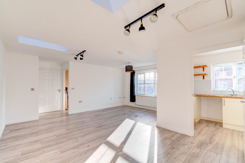 Property photo 2 of 9 Picture No. 03