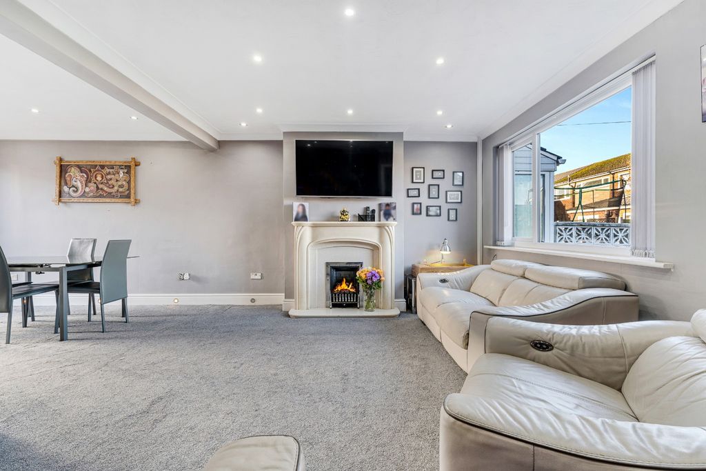 Property photo 3 of 30 4720547