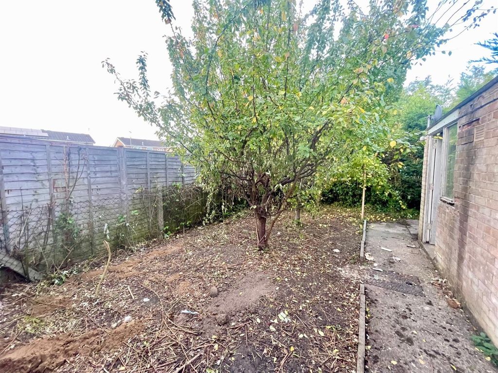 Property photo 3 of 8 Garden.Jpg