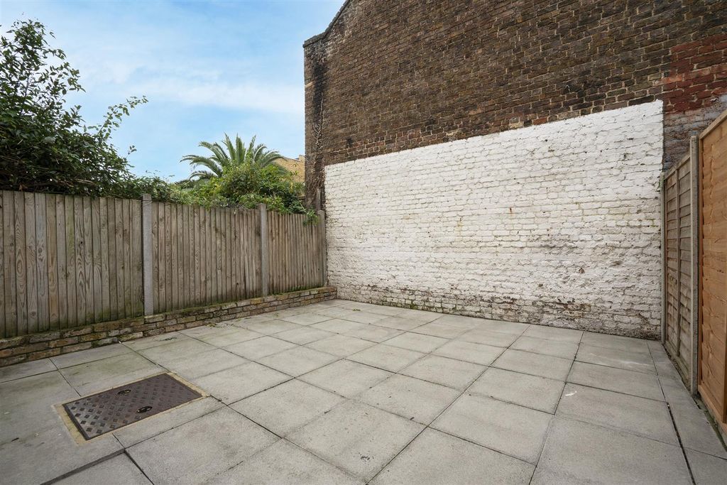 Property photo 3 of 9