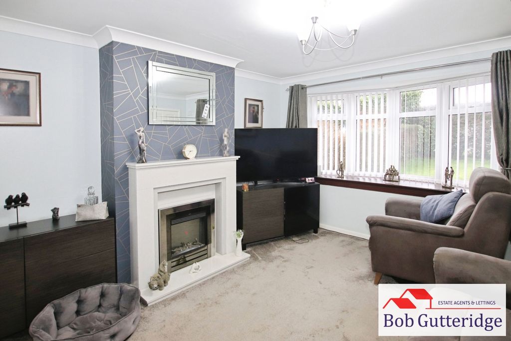 Property photo 3 of 27 Lounge