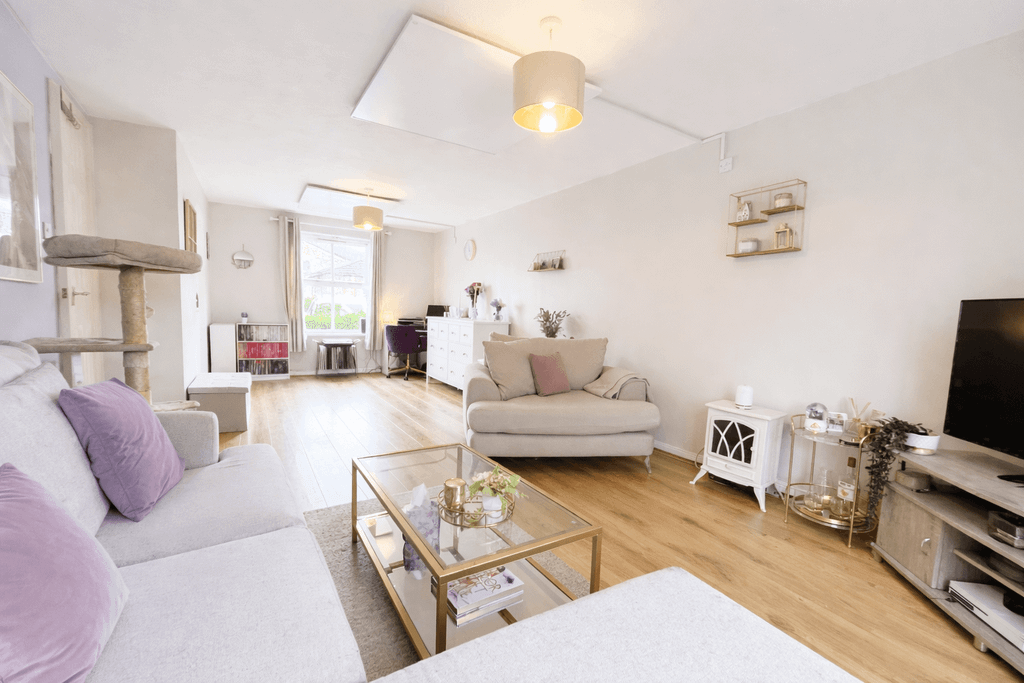 Property photo 2 of 12 Lounge