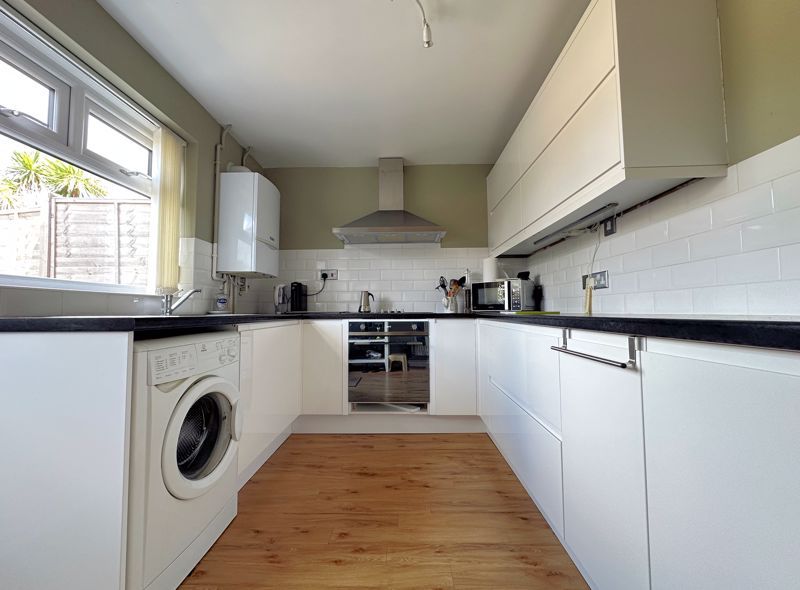 Property photo 3 of 14 Kitchen