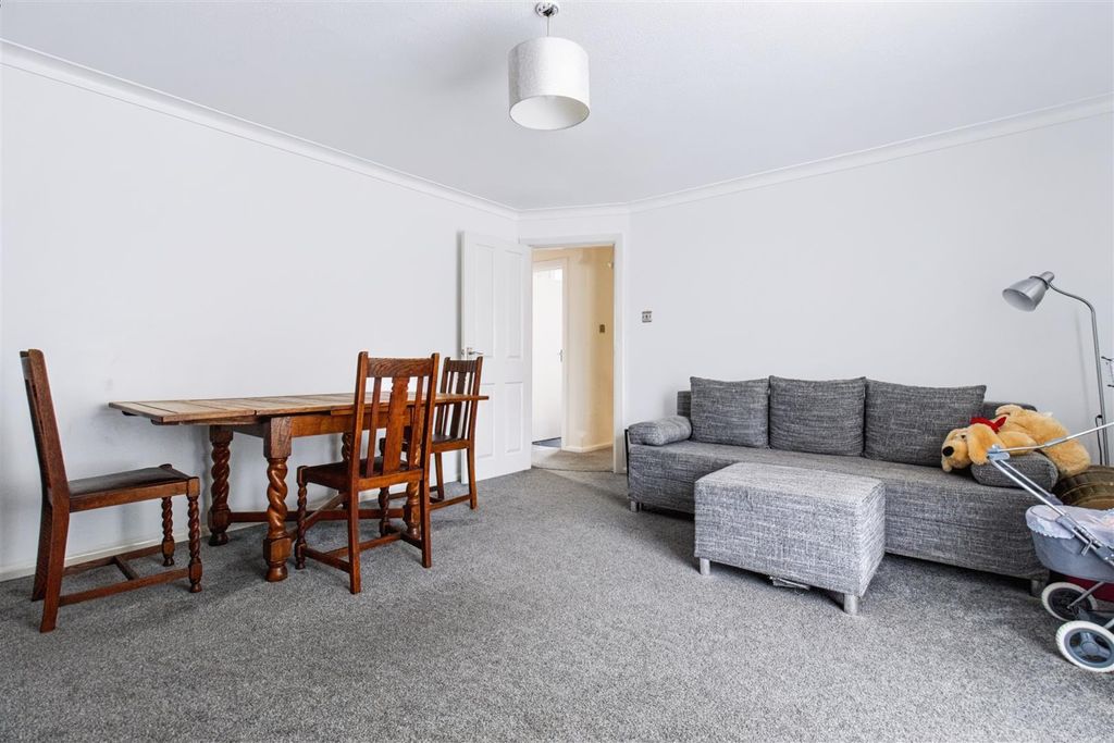 Property photo 3 of 13 Woodside Road 33, - 05.Jpg