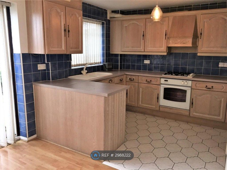 Property photo 3 of 10 Kitchen / Dining Room