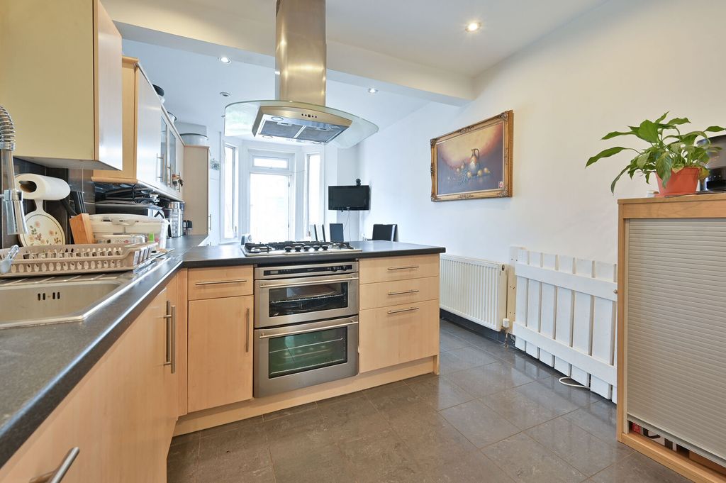 Property photo 2 of 14