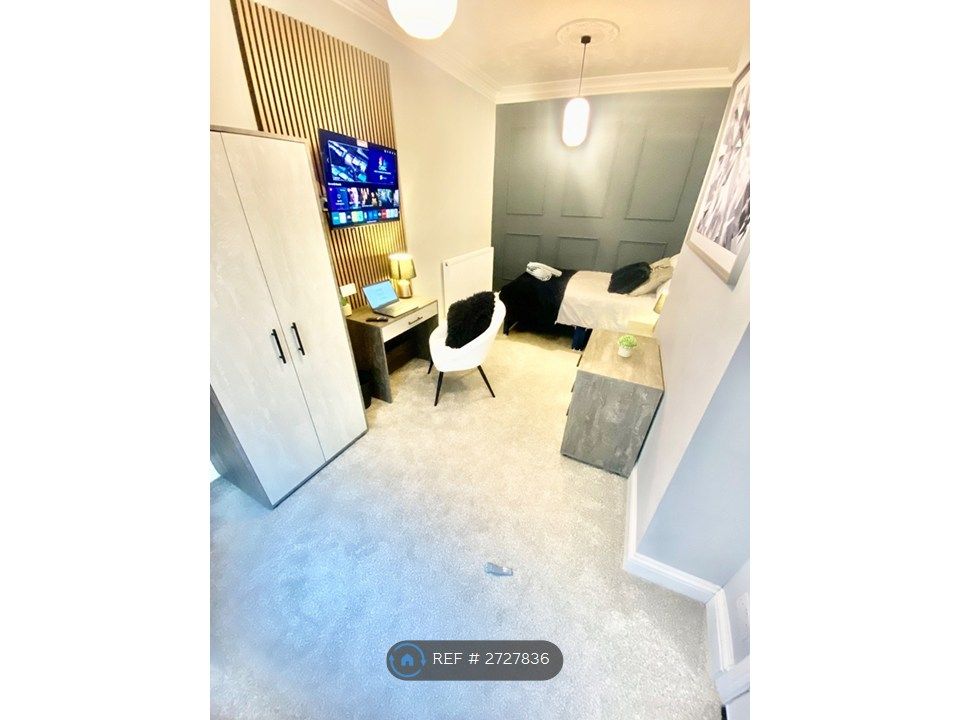 Property photo 3 of 14 Bedroom 1