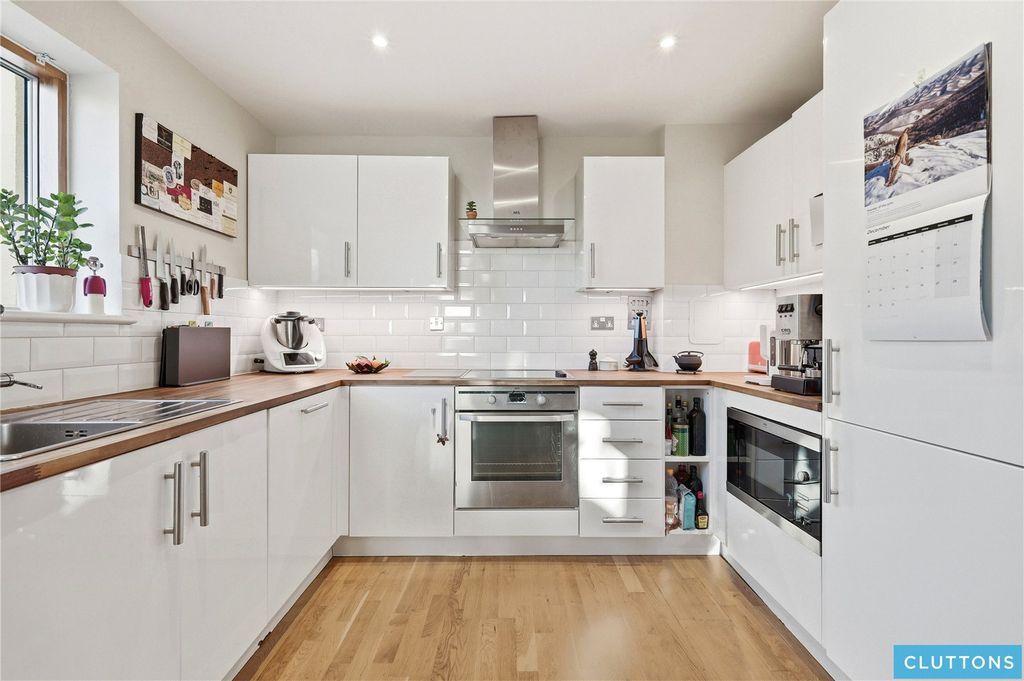 Property photo 2 of 17 Picture No. 14