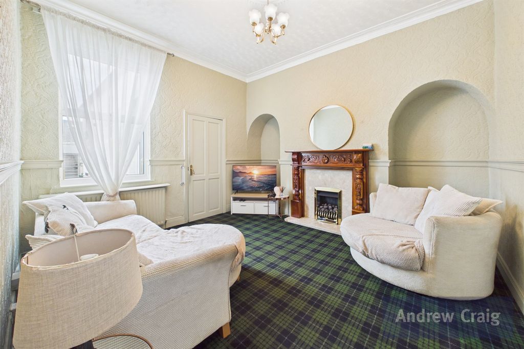 Property photo 2 of 11 Lounge