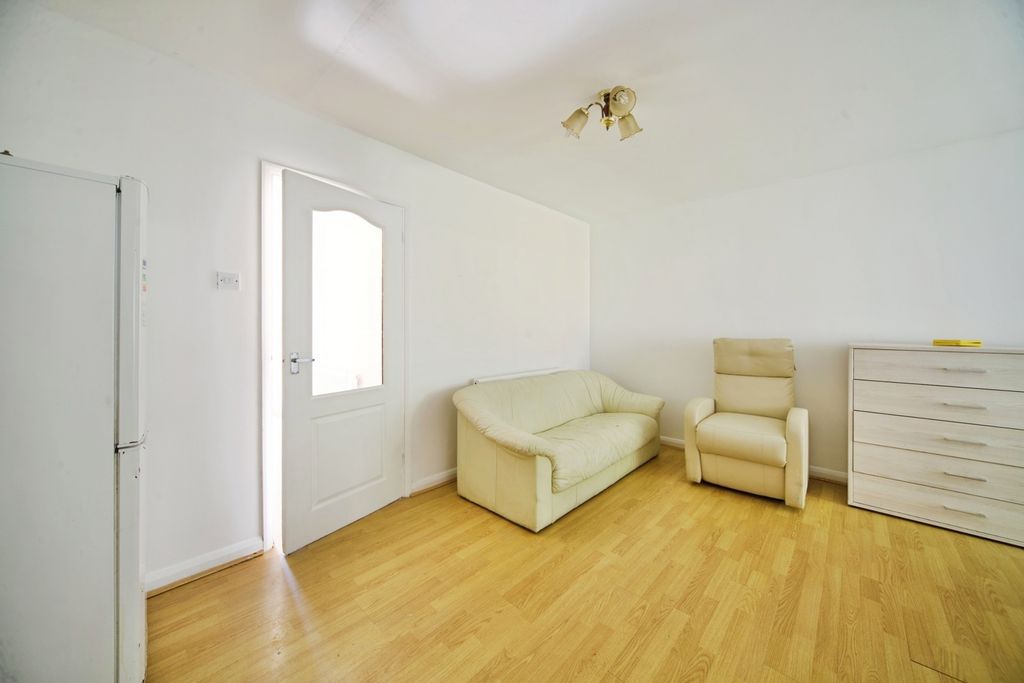 Property photo 3 of 16 Photo