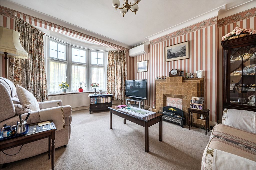 Property photo 2 of 18 Picture No. 01