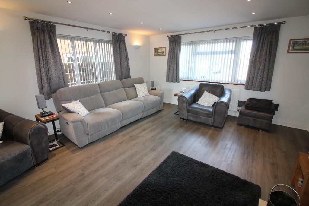 Property photo 3 of 20 Lounge