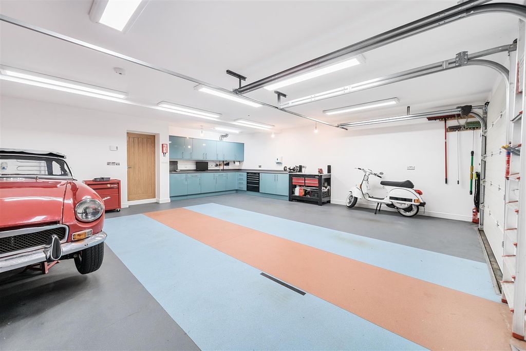 Property photo 2 of 30 Double Garage