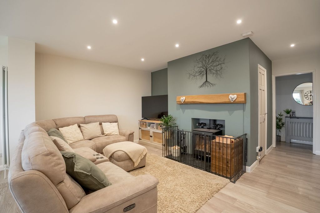 Property photo 2 of 26