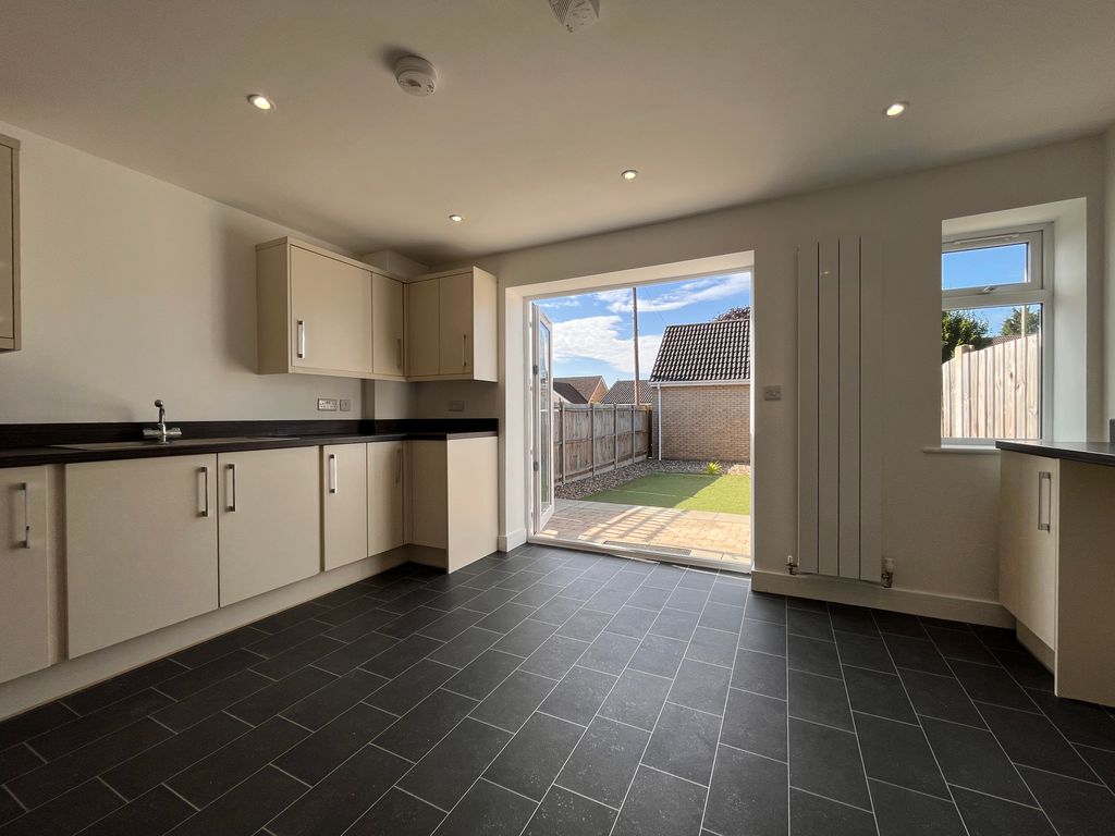 Property photo 2 of 11 Kitchen