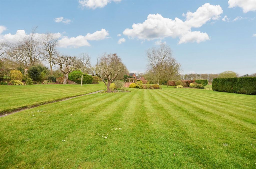 Property photo 3 of 39