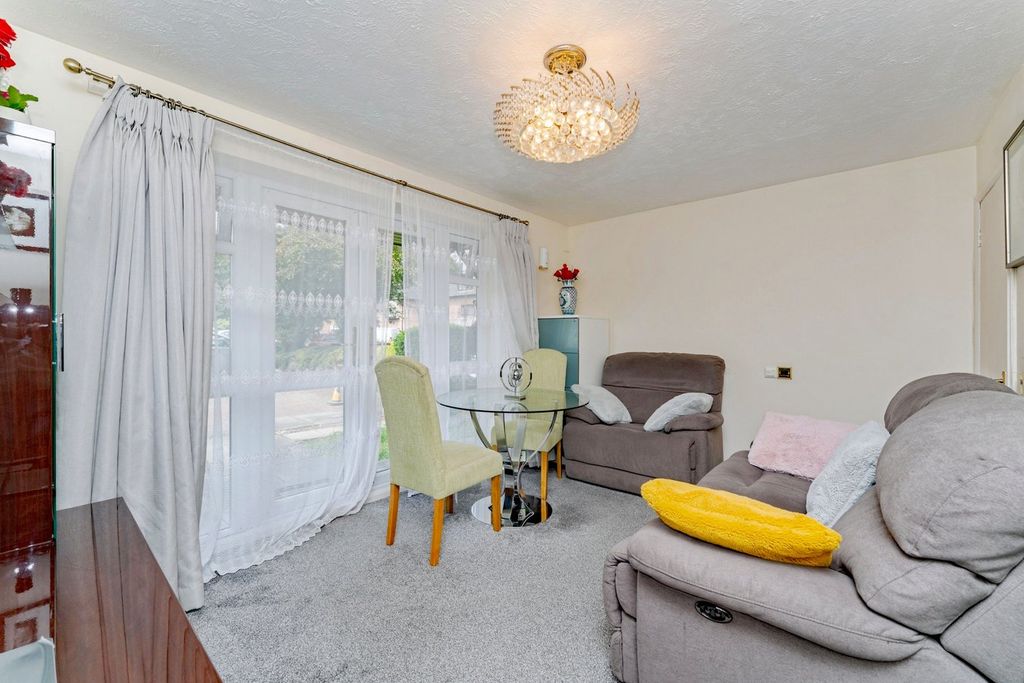Property photo 3 of 12