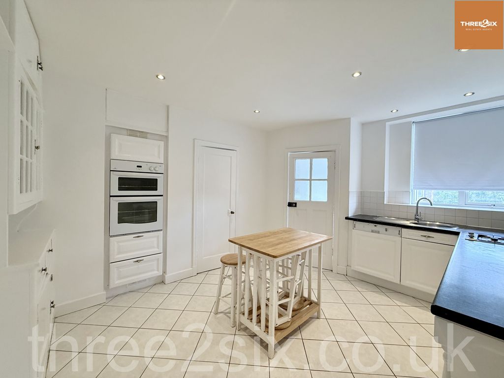 Property photo 1 of 17 Edgbaston Refurbished Apartment With Parking