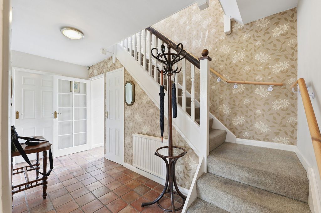 Property photo 3 of 31