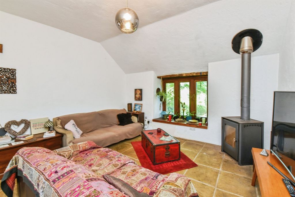 Property photo 2 of 25