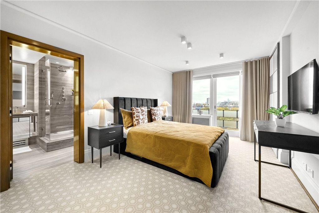 Property photo 3 of 47 Bedroom & En-Suite