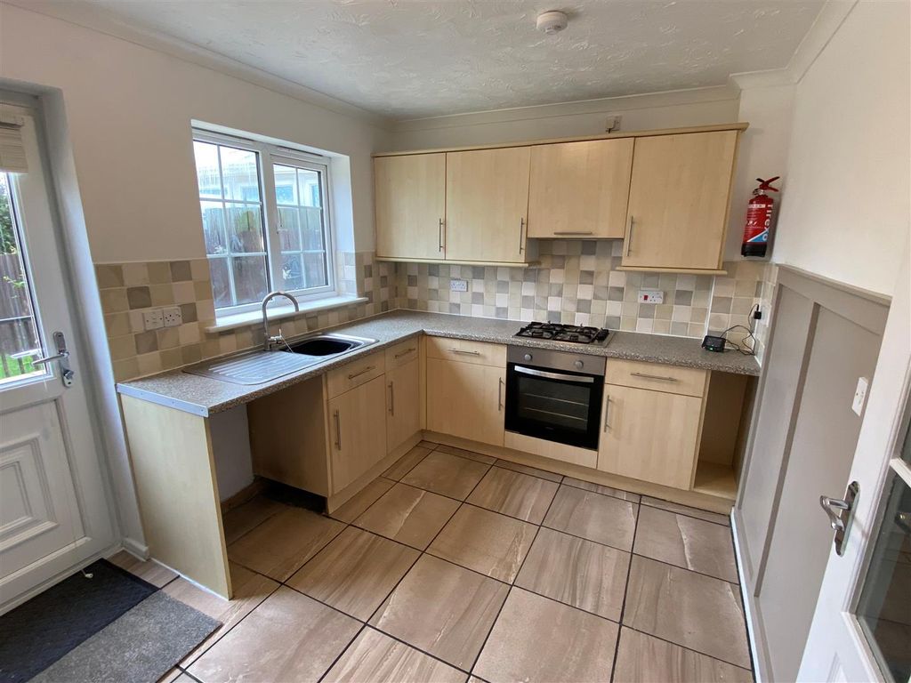 Property photo 3 of 11 16 Fairview Park Kitchen