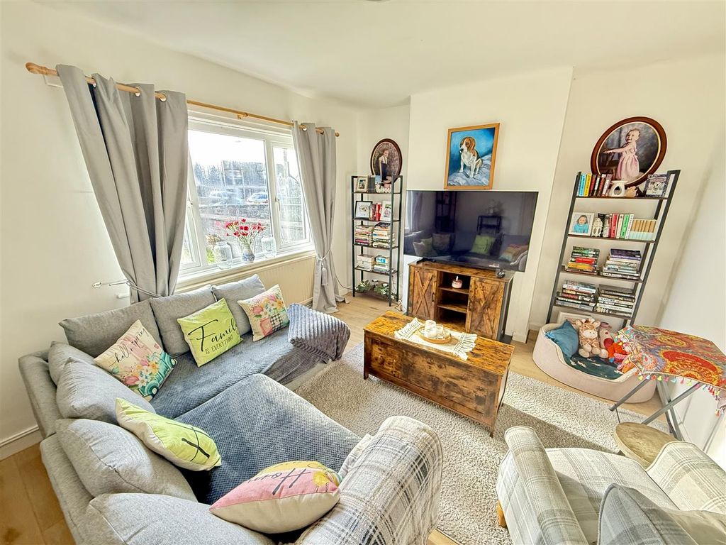 Property photo 3 of 16 Living Room