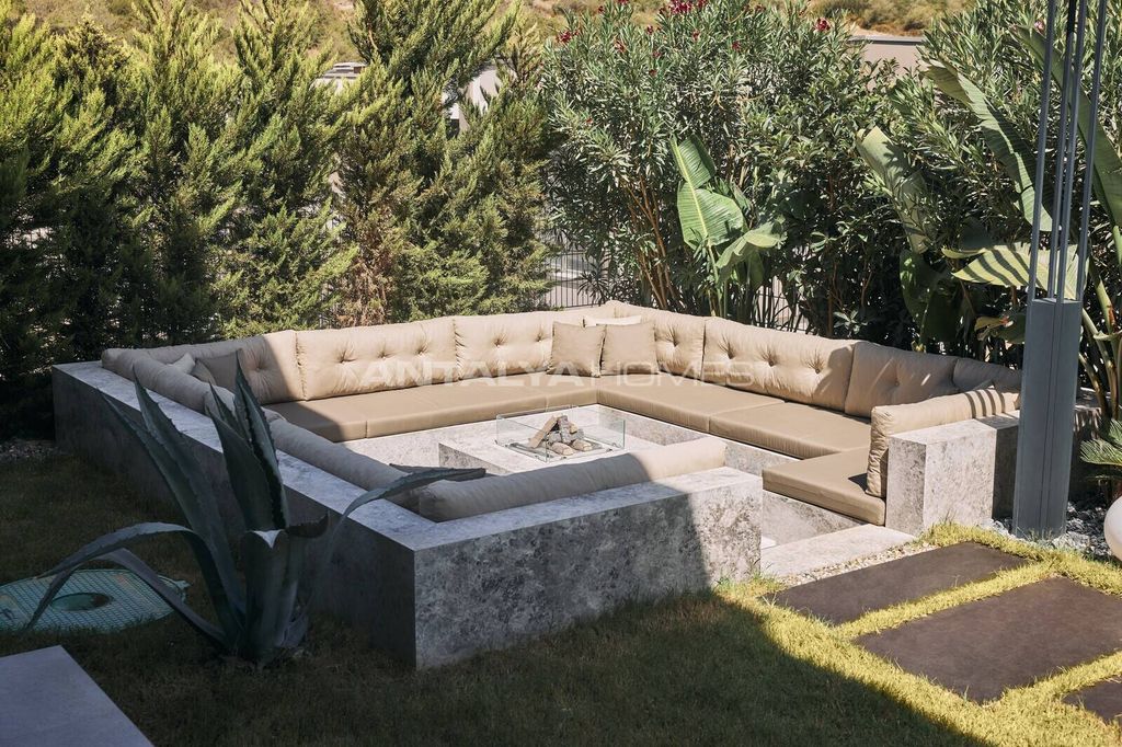 Property photo 2 of 27