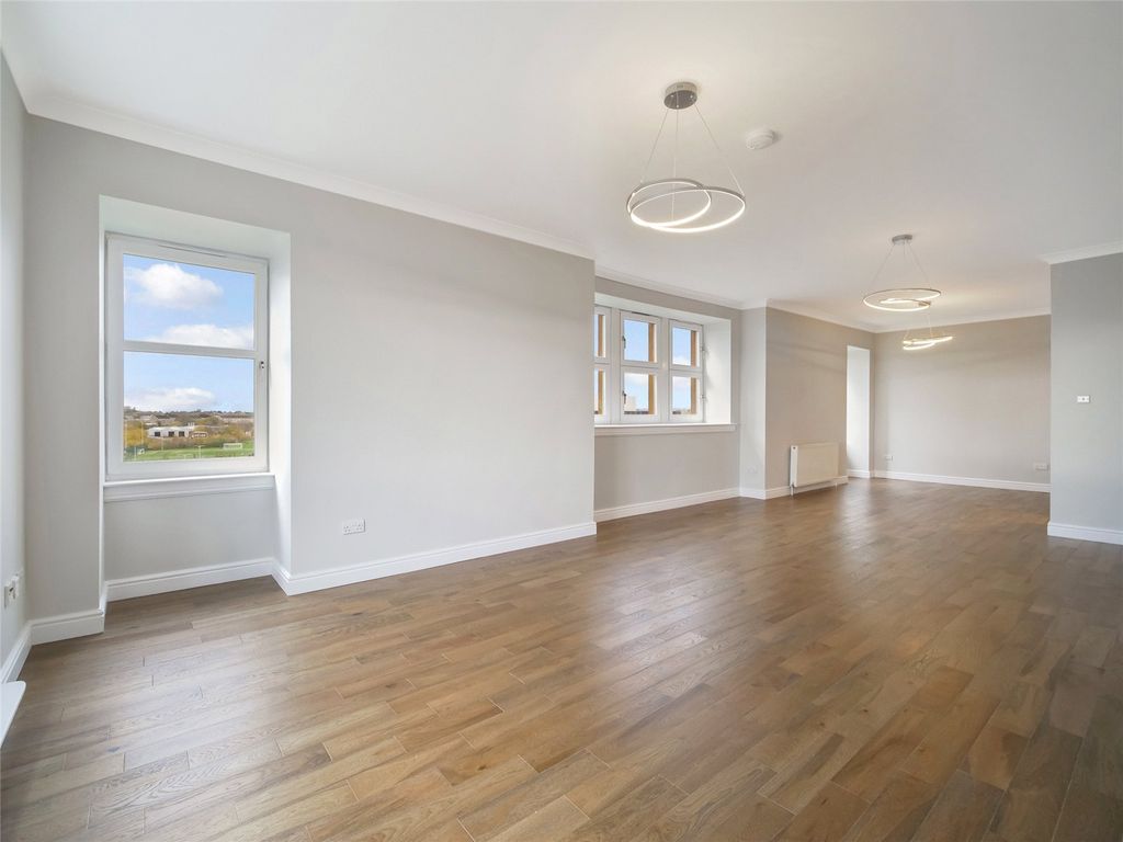 Property photo 2 of 25 Picture No. 12