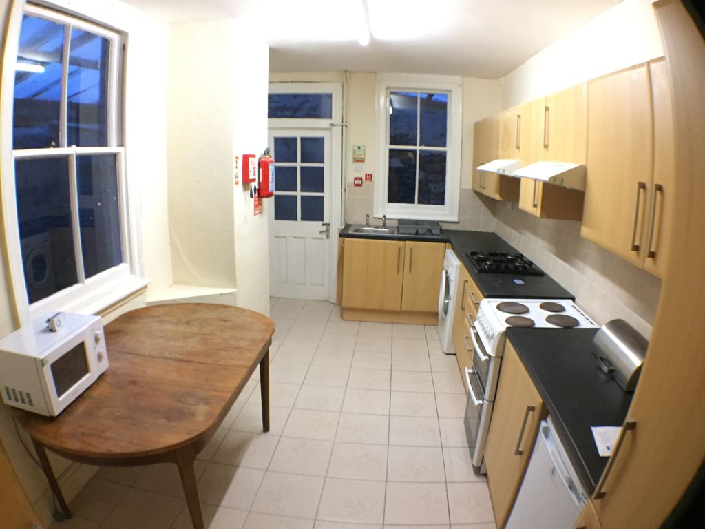 Property photo 2 of 14 Kitchen