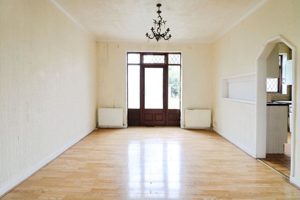 Property photo 3 of 15 Picture No. 08