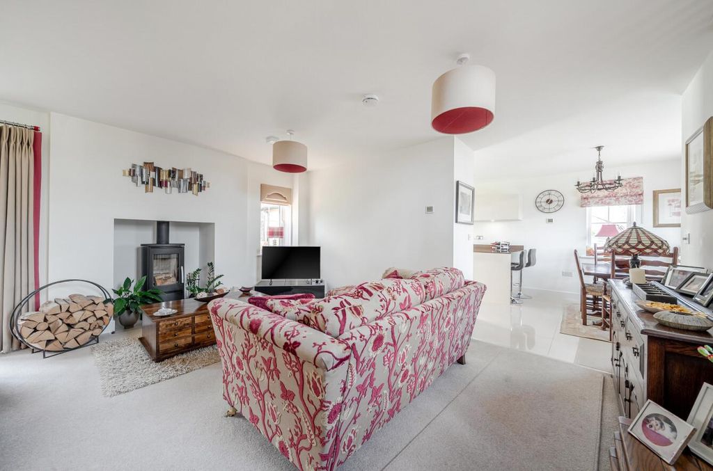 Property photo 2 of 25 Seddons Tiverton