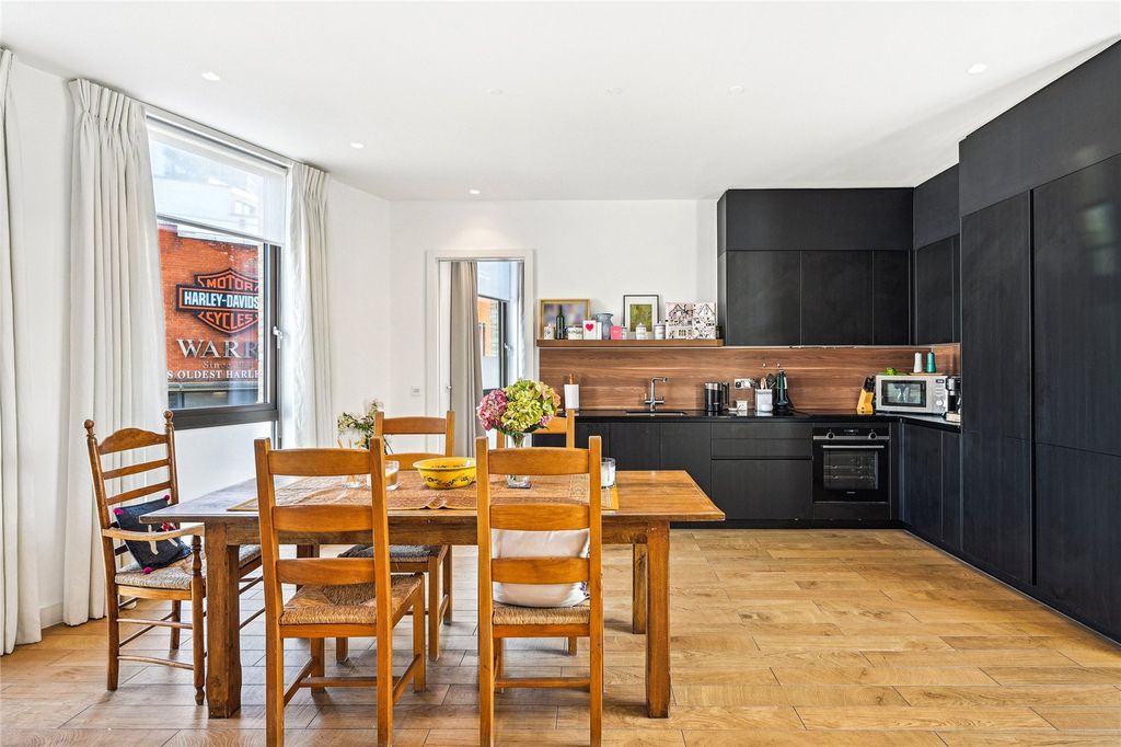 Property photo 3 of 9 Dining Area
