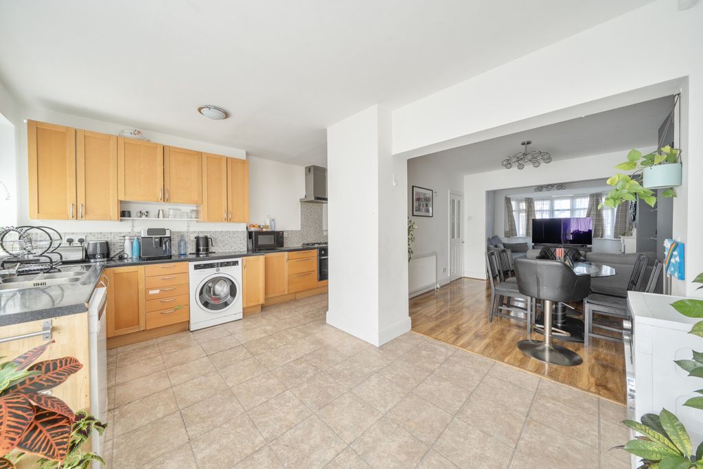 Property photo 2 of 20 1477920-25-6A32Ad...