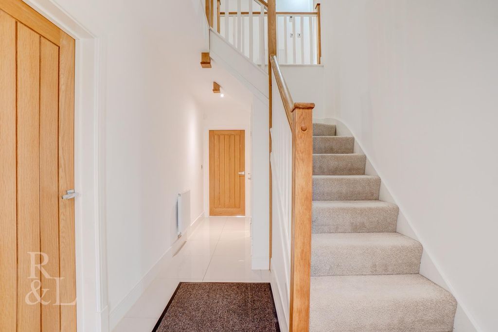 Property photo 3 of 31 Batched  (32).Jpg