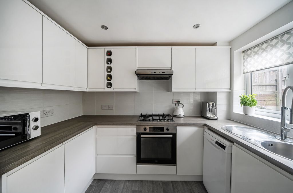 Property photo 2 of 13 1445712-26-69Dfbf...