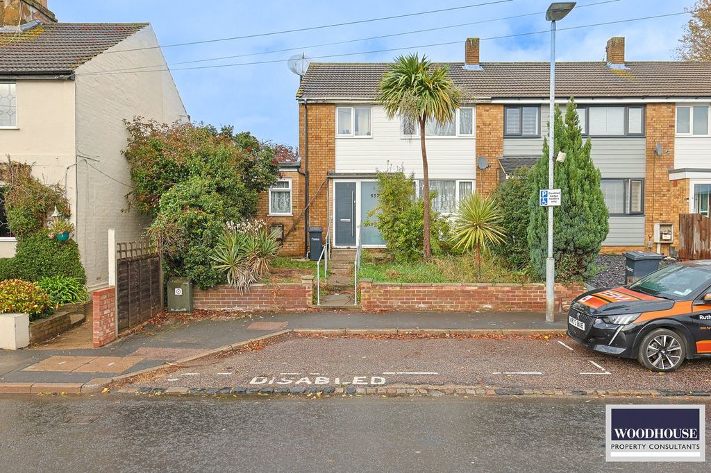 Property photo 1 of 32