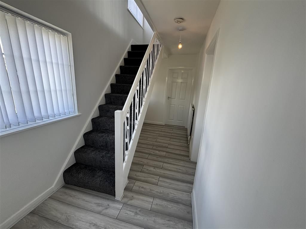 Property photo 2 of 9 Hallway