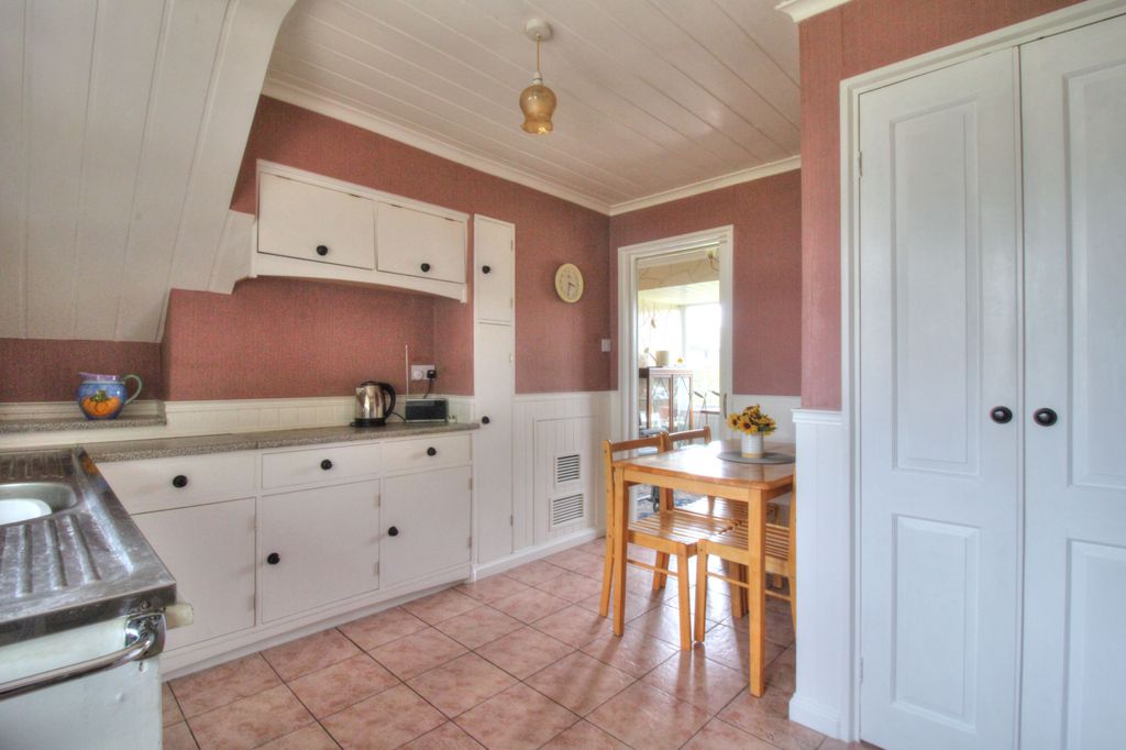 Property photo 3 of 13 Img_7003_4_5