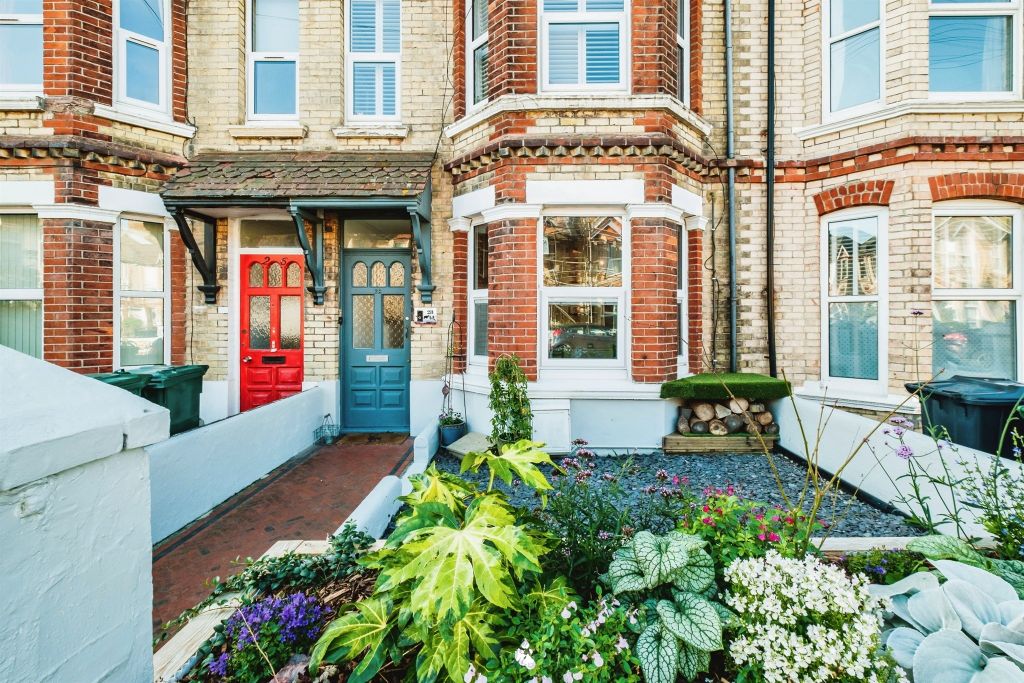 Property photo 2 of 17