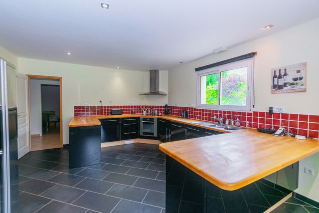 Property photo 3 of 23