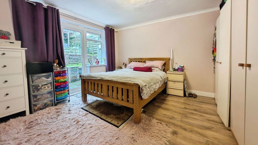 Property photo 3 of 24